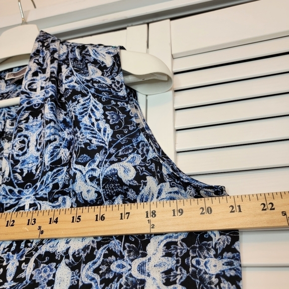 Chelsea28 Faux Wrap‎ Sleeveless Floral Blouse Loose Blue Pullover Lightweight V - Picture 12 of 13